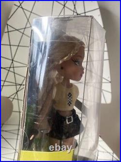 Bratz Doll Sportz Groovin Golf Cloe new in box rare Collectable Bratz Doll Sportz Groovin Golf Cloe new in box rare Collectable