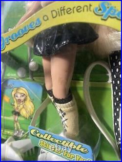 Bratz Doll Sportz Groovin Golf Cloe new in box rare Collectable Bratz Doll Sportz Groovin Golf Cloe new in box rare Collectable